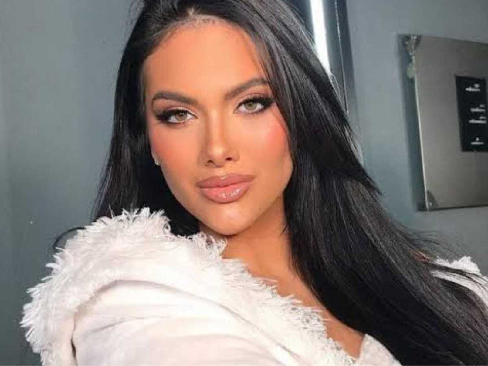 Emily Garcia surge em loja de enxovais de bebês e aumenta rumores de gravidez