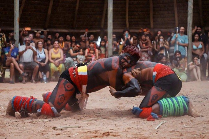 Lutas tradicionais entre os povos originários.