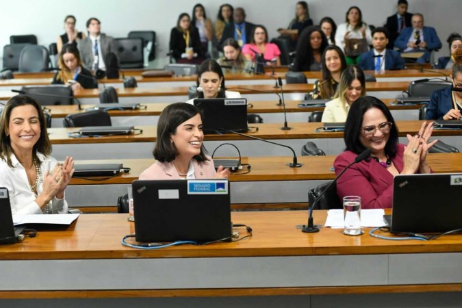 Comissão de Direitos Humanos e Legislação Participativa. Na bancada, senadora Soraya Thronicke (Podemos-MS); deputada Tabata Amaral (PSB-SP); e senadora Damares Alves (Republicanos-DF).     -  (crédito:  Jefferson Rudy/Agência Senado)