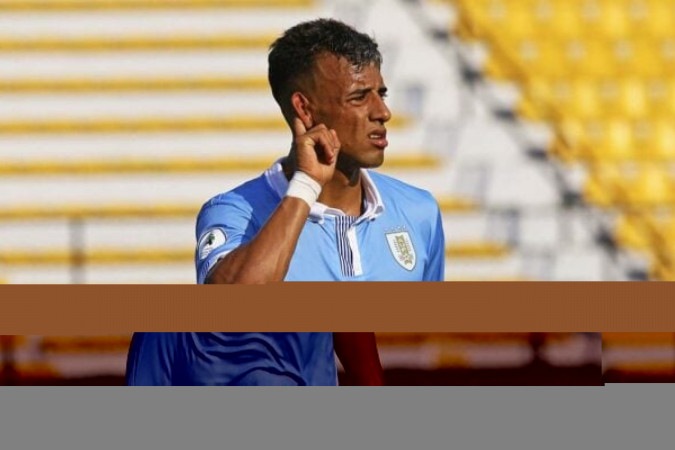 Luciano em ação pelo Uruguai -  (crédito: Foto: JUAN CARLOS HERNANDEZ/AFP via Getty Images))