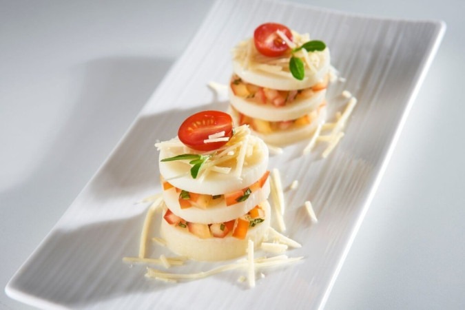 Palmito com tomate e queijo parmesão (Imagem: dioimagens | Shutterstock) -  (crédito: EdiCase)