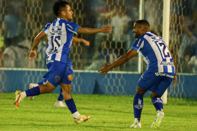 Jogadores do Paysandu comemoram gol em mais um triunfo na Série B -  (crédito: Foto: Jorge Luís Totti/Paysandu)