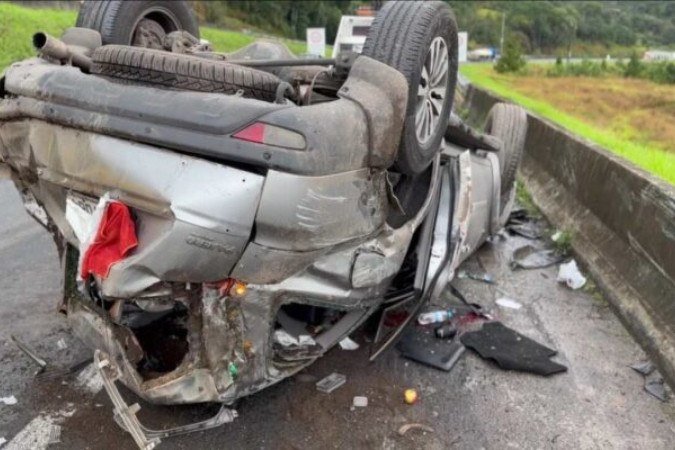 Foto do carro de Dunga, totalmente destruído - (crédito: Foto: Foto: Divulgação/reprodução de video) Foto do carro de Dunga, totalmente destruído - (crédito: Foto: Foto: Divulgação/reprodução de video)