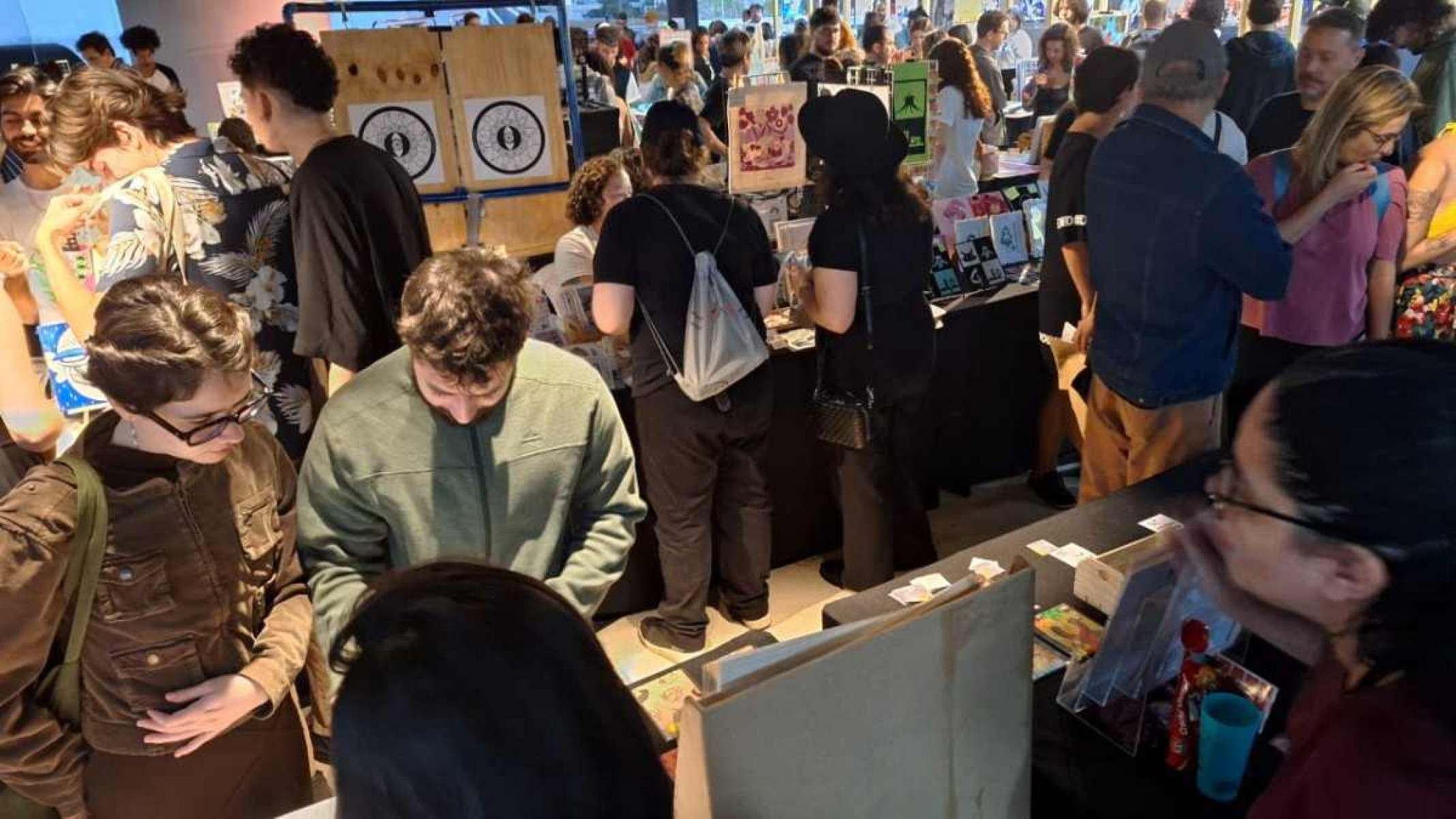 Feira colaborativa de arte impressa Mortim