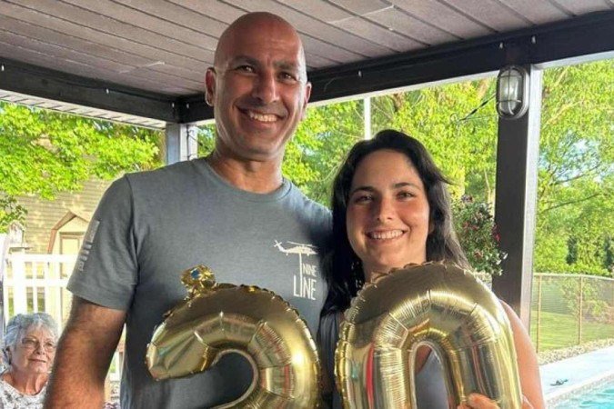 O pai Corey Comperatore e sua Allyson no aniversário dela   -  (crédito: Arquivo Pessoal)