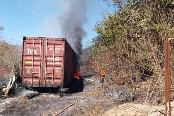 Um incêndio florestal causou alarme entre os moradores próximos ao Condomínio Privê Morada do Sul, no Altiplano Leste -  (crédito: CBMDF)