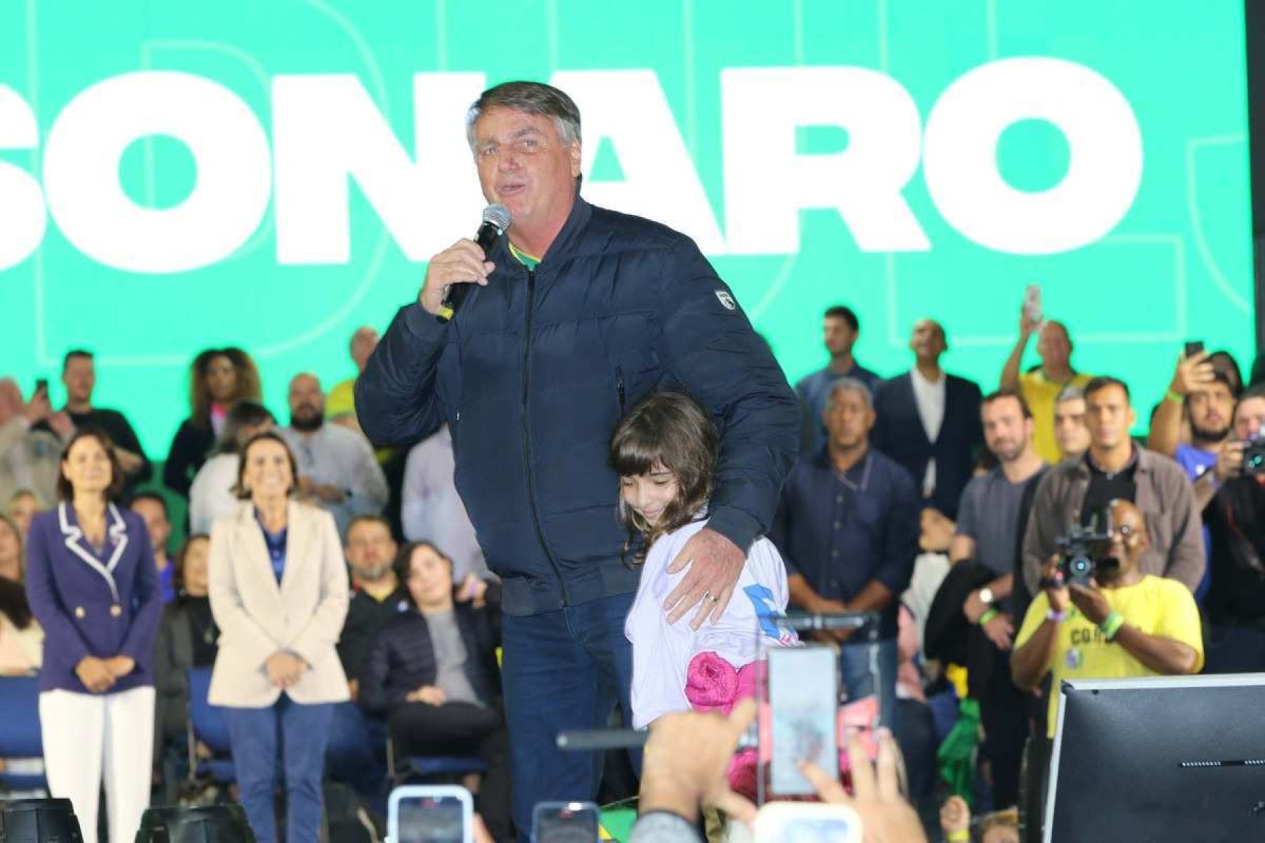 Bolsonaro relembra a facada que sofreu em 2018