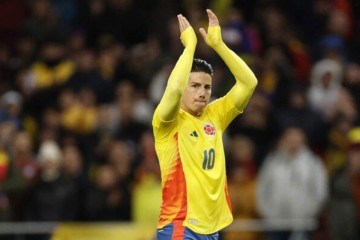  Colombia's midfielder #10 James Rodriguez claps during the international friendly football match between Romania and Colombia at the Metropolitano stadium in Madrid on March 26, 2024. (Photo by OSCAR DEL POZO / AFP)
     -  (crédito:  AFP via Getty Images)