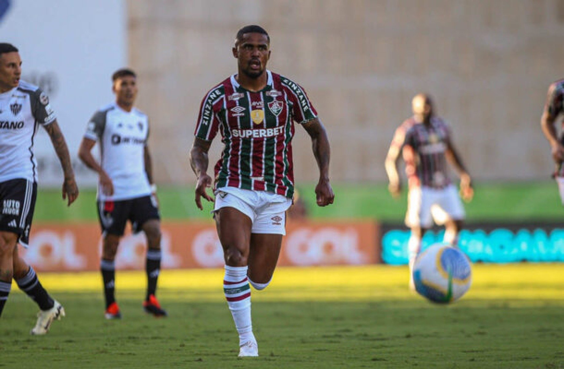Fluminense e Douglas Costa se aproximam de acordo para rescisão de contrato
