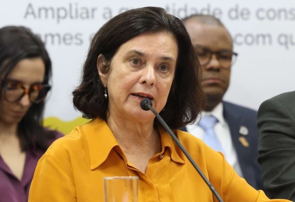 A ministra da Saúde, Nísia Trindade, afirmou que a expectativa do presidente deve ser tratada como um desafio -  (crédito: Valter Campanato/Agência Brasil)