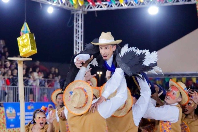 Quadrilha Arcanjos do Cerrado, do Recanto das Emas, ficou em terceiro lugar no circuito da União Junina DFE. 