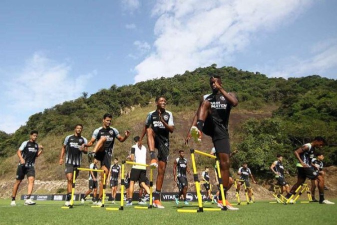 Elenco do Botafogo realiza suas atividades no Espaço Lonier -  (crédito:  Vitor_Silva)