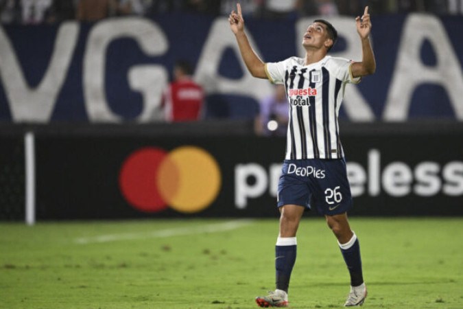  Alianza Lima's Colombian midfielder Kevin Serna celebrates after scoring during the Copa Libertadores group stage first leg football match between Peru's Alianza Lima and Brazil's Fluminense at the Alejandro Villanueva Stadium in Lima on April 3, 2024. (Photo by ERNESTO BENAVIDES / AFP)
     -  (crédito:  AFP via Getty Images)