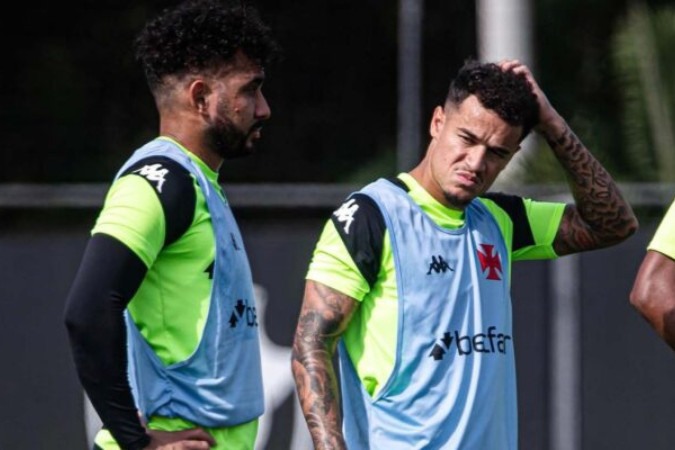 Coutinho (dir.) ao lado de Payet, em treino do Vasco no CT Moacyr Barbosa -  (crédito: Foto: Leandro Amorim/Vasco)