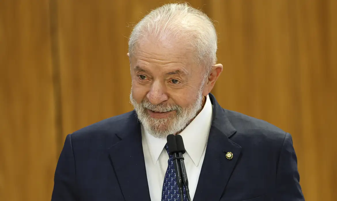 Meta fiscal é questão de visão, não precisa ser cumprida, diz Lula