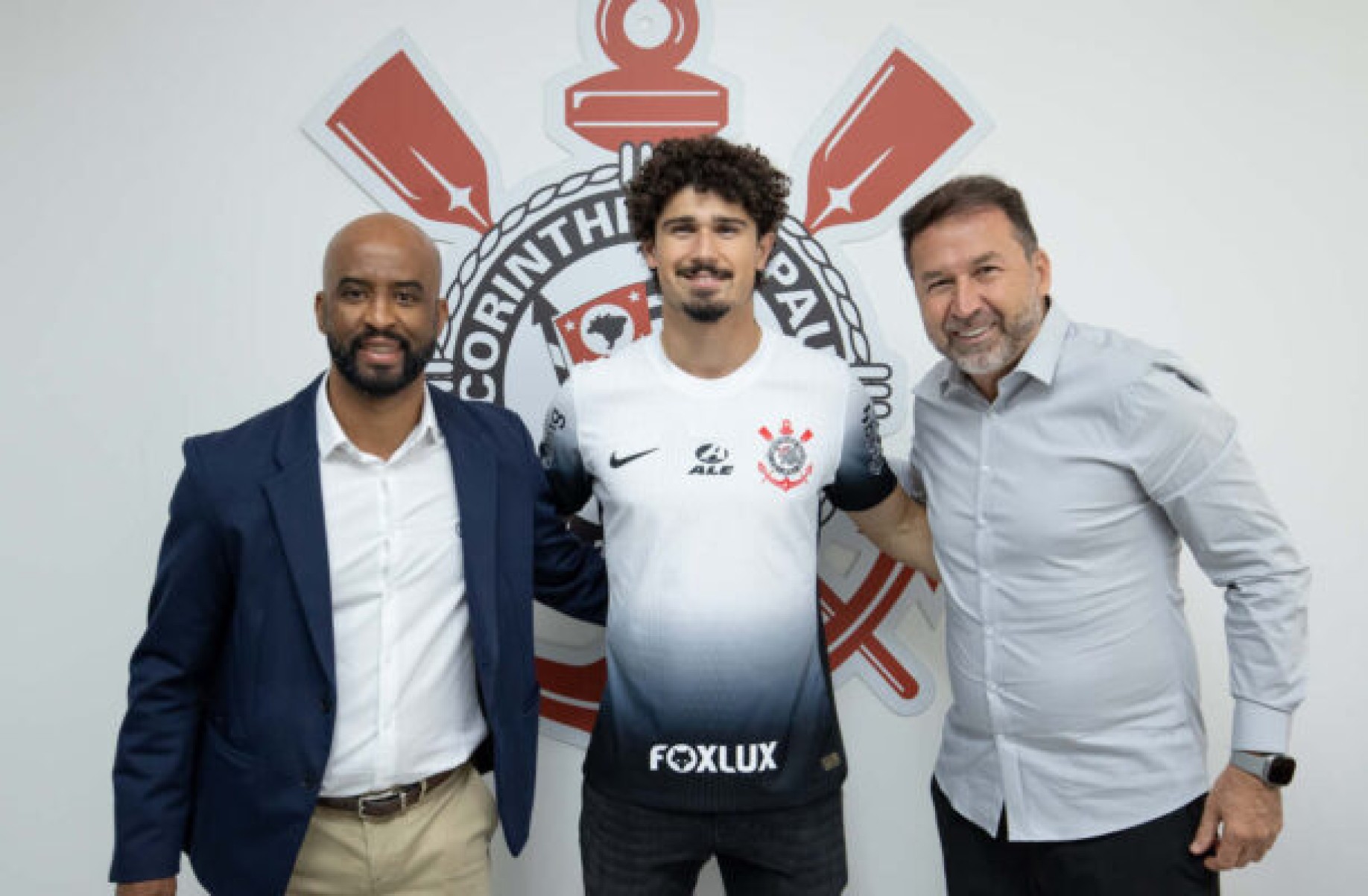 Corinthians anuncia a contratação de André Ramalho