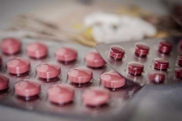 A terapia hormonal envolve moduladores seletivos do receptor de estrogênio, inibidores da aromatase e degradadores seletivos de estrogênio
- (crédito: StockSnap.io/Divulgação) A terapia hormonal envolve moduladores seletivos do receptor de estrogênio, inibidores da aromatase e degradadores seletivos de estrogênio
- (crédito: StockSnap.io/Divulgação)