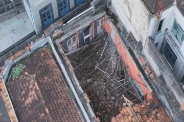 Telhado de prédio histórico onde viveu Carmem Miranda desaba no Rio - Reprodução / TV Globo