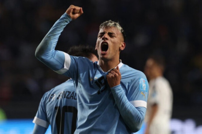 Luciano em ação pela seleção do Uruguai -  (crédito: Foto:  ALEJANDRO PAGNI/AFP via Getty Images)