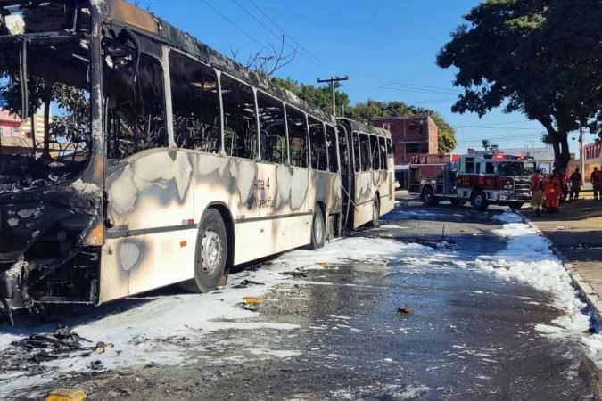 A perícia do CBMDF foi acionada e irá investigar as causas do incêndio -  (crédito: Ed Alves/CB/DA Press)