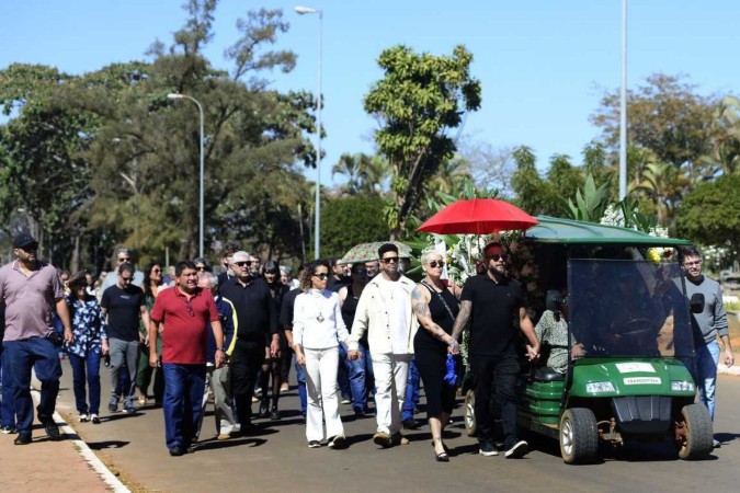 Amigos, familiares, ex-alunos e admiradores deram adeus a Clodo -  (crédito:  Marcelo Ferreira/CB/D.A Press)