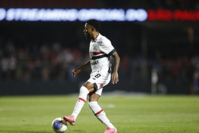 Welington assinou pré-contrato com o Southampton - (crédito: Foto: Rubens Chiri e Paulo Pinto/Saopaulofc.net) Welington assinou pré-contrato com o Southampton - (crédito: Foto: Rubens Chiri e Paulo Pinto/Saopaulofc.net)