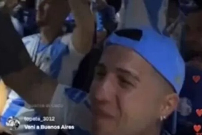 Jogadores argentinos cantando música racista dirigida a Mbappé e a França -  (crédito: Foto: Reprodução)