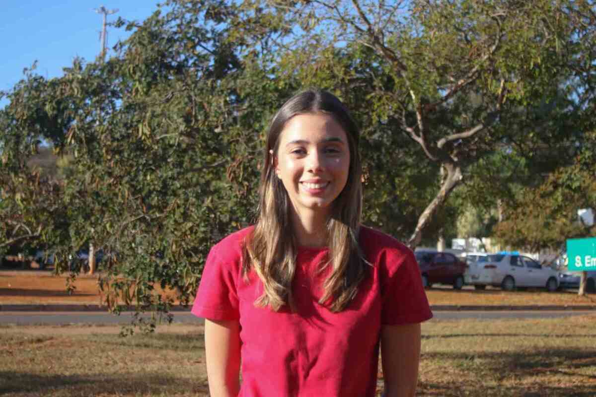 Luana Melo vende 
doces para arrecadar 
os cerca de R$ 30 mil necessários para 
custear a experiência. Ela também recebe doações por meio da 