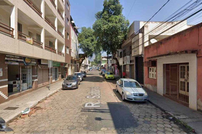 Vítima disse ter fechado o programa após conversar com a prostituta em um bar da Rua Sabará, em Ipatinga -  (crédito: Reprodução/Google Street View)