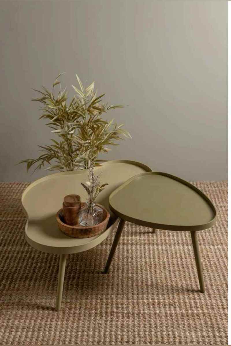 Combinações de alturas e tamanhos diferentes de mesas de centro são uma ótima aposta para garantir criatividade para o ambiente