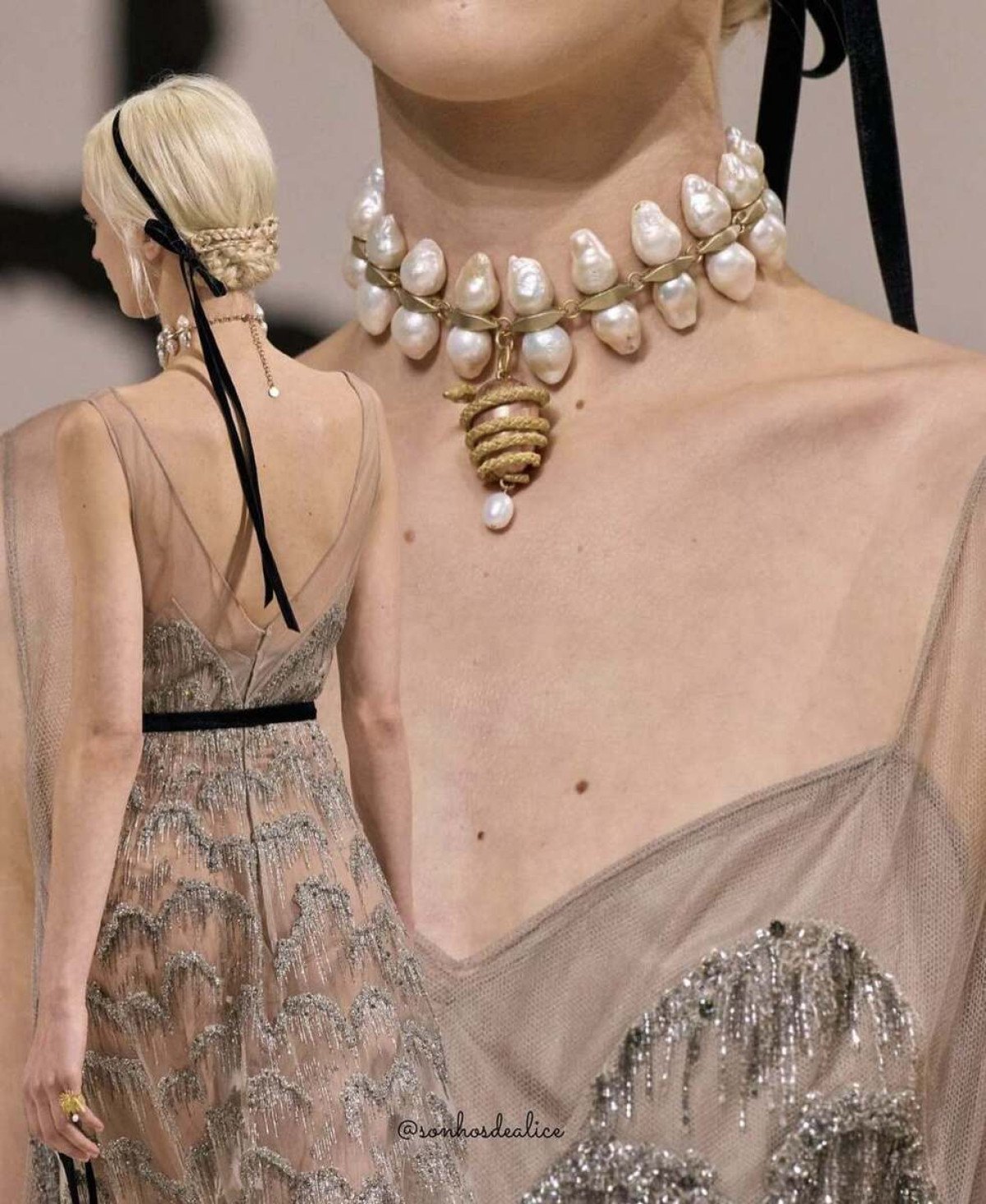 Dior com pérolas de água doce e laços 