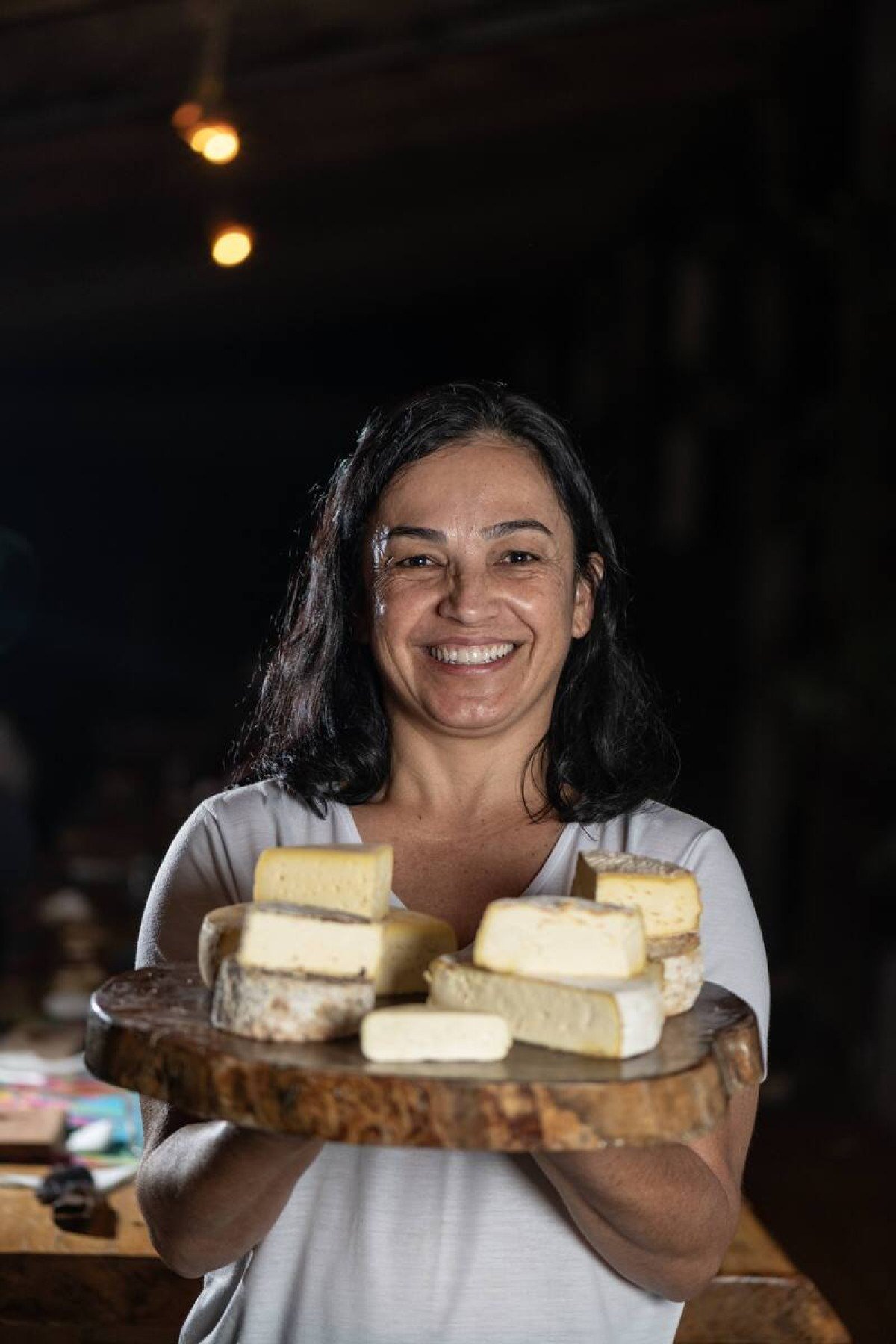 Nilseia faz queijo canastra em parceria com o marido, Renato