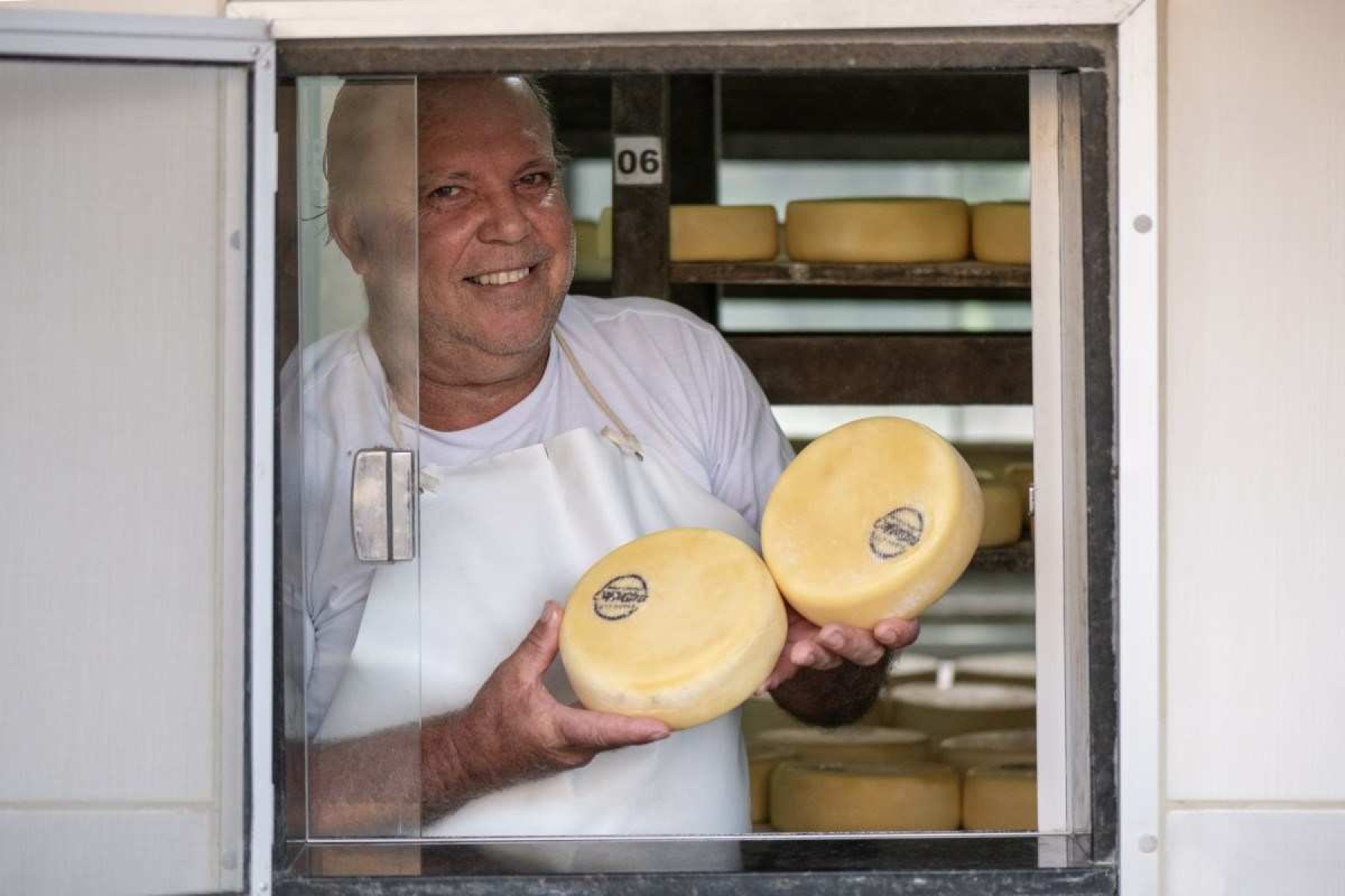 Reinaldo produz queijo desde 1989