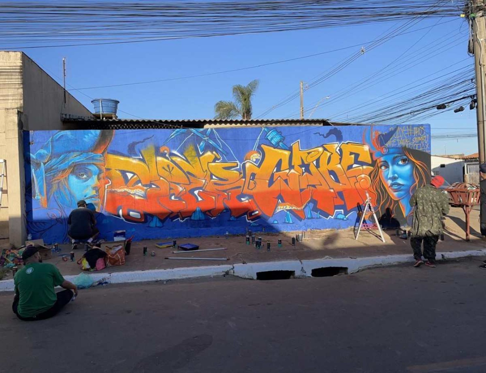 Ação social promove grafite em muros usados pelo PCC no DF