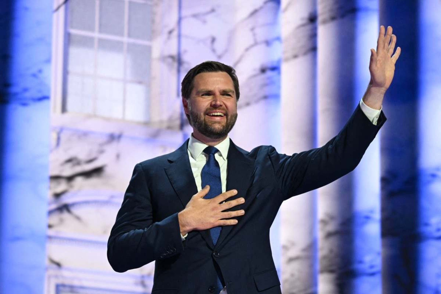 Candidato a vice de Trump exaltou a história familiar em seu discurso na Convenção