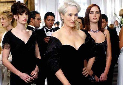 A atriz Meryl Streep confirmou em suas redes sociais, o retorno de Miranda Priestly, a icônica personagem de “O Diabo Veste Prada”, na sequência do filme. Anne Hathaway, Emily Blunt e a roteirista Aline Brosh McKenna, do elenco original, ainda estão em negociação para reviver seus respectivos papéis na continuação. -  (crédito: Divulgação)