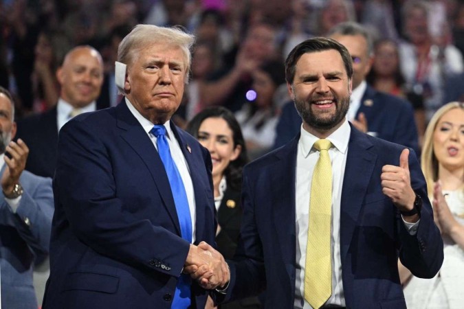 Aos 39 anos, J.D. Vance tem uma história de amor e ódio por Donald Trump -  (crédito: Jim Watson/AFP)