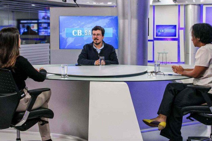  18/07/2024 Crédito: Kayo Magalhães/CB/D.A Press. Segundo o infectologista André Bon do Exame Medicina Diagnóstica, convidado do Cb.Saúde desta quinta-feira (18/7), Brasil saiu da lista com maior número de crianças imunizadas. Na bancada: Carmen Souza e Mila Ferreira.