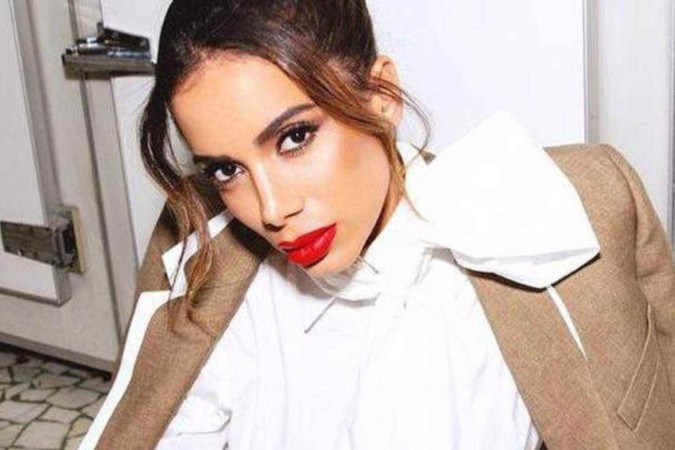 Anitta explica tatuagem com o nome ‘Daniel’ que tem no braço -  (crédito: TMJBrazil)