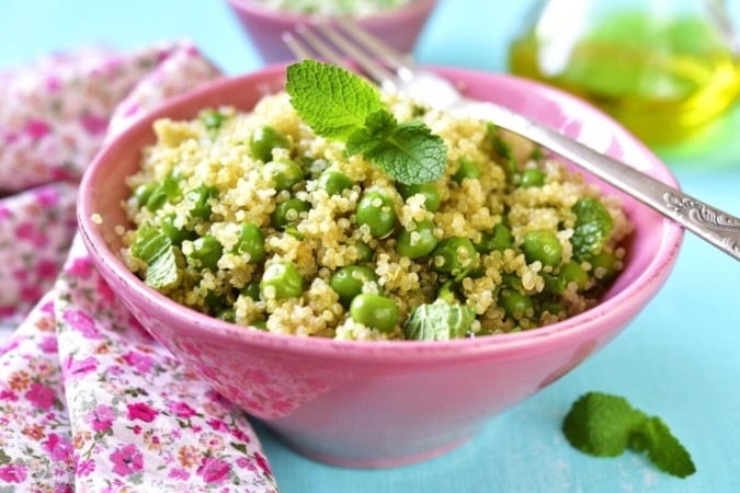 Salada de quinoa com ervilha (Imagem: Liliya Kandrashevich | Shutterstock) -  (crédito: EdiCase)