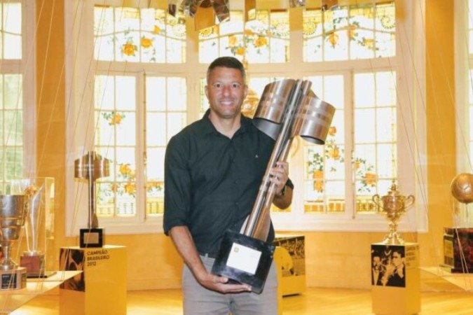 ção Valente se emociona ao relembrar sua história com a camisa tricolor, quando foi campeão brasileiro em 2010 -  (crédito:  - Foto: Lucas Merçon/Fluminense)