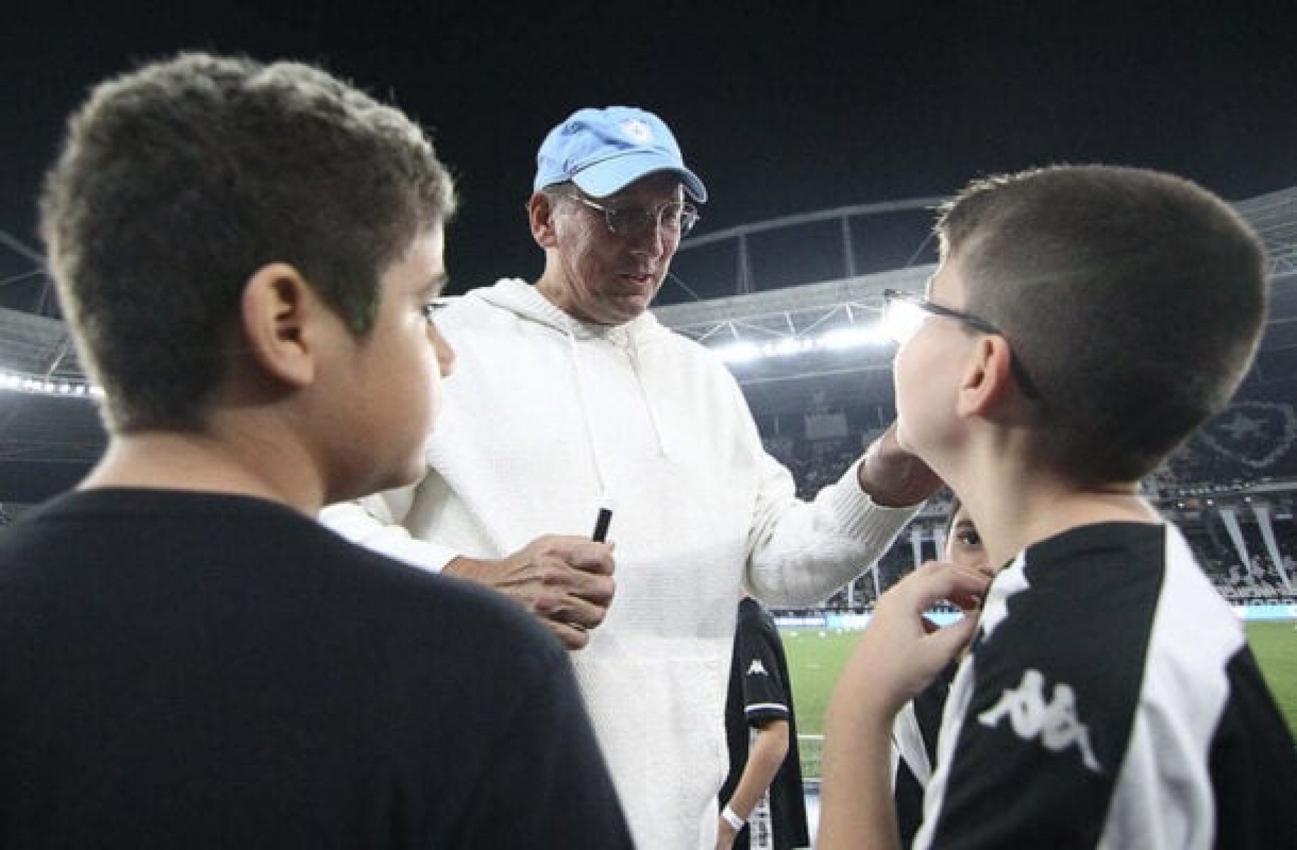 Botafogo lança camisa em homenagem a Textor