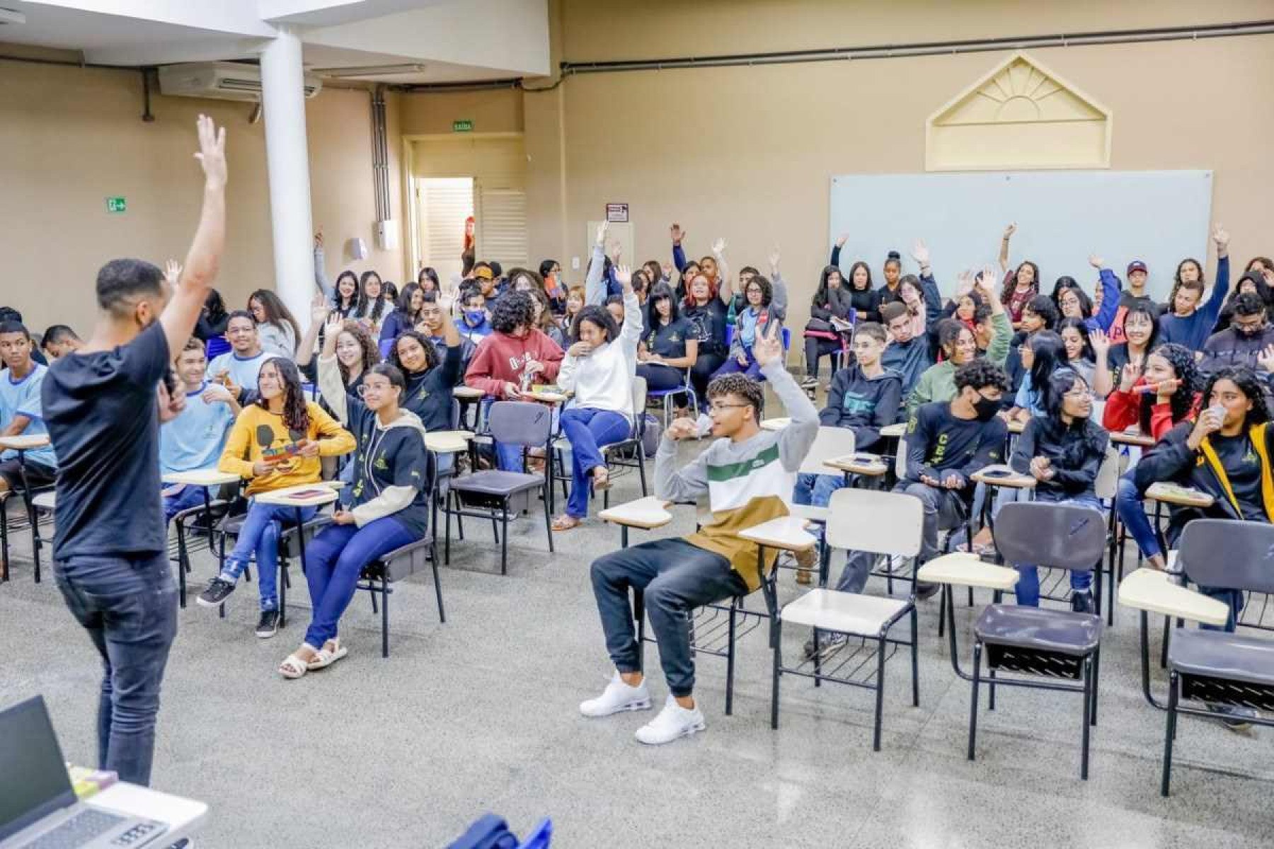 Lei para criação de conselhos de juventude do DF é aprovada