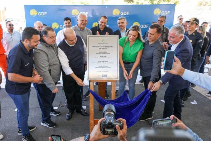 Na manhã desta sexta-feira (19/7), o governador Ibaneis Rocha (MDB) entregou o novo terminal rodoviário do Varjão -  (crédito: Renato Alves / Agência Brasília)