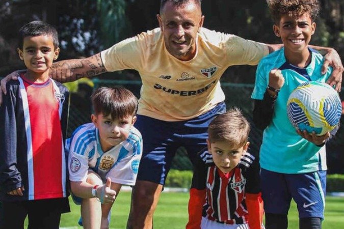 idade desta sexta foi descontraída, com a presença da família dos jogadores. Atacante não tem presença confirmada contra o Juventude -  (crédito: Foto: Erico Leonan / saopaulofc.net)
