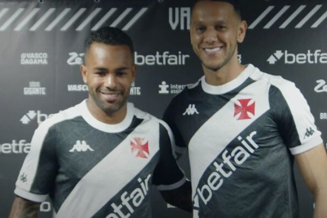 dores falam à imprensa pela primeira vez, em coletiva de apresentação em São Januário; dupla ainda não deve estrear -  (crédito: Foto: Reprodução Youtube canal Vasco TV)