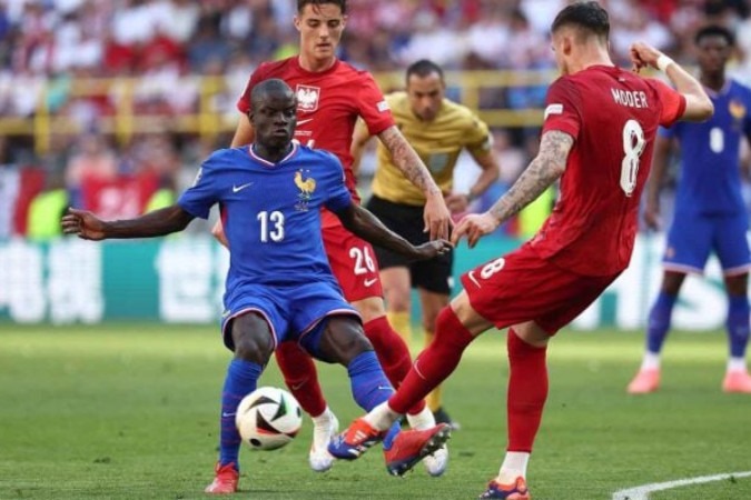 e inglês negocia para acertar com volante, que pode voltar à Premier League depois das grandes atuações na Eurocopa -  (crédito:  - Foto: Franck Fife/ AFP)