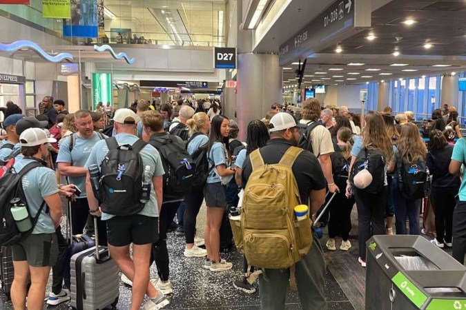 Após apagão, brasileiros em aeroporto dos EUA não sabem quando voltam ao Brasil