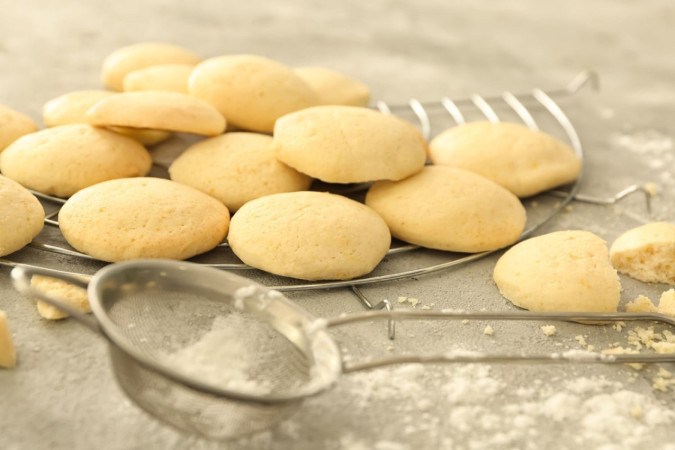 Biscoito com leite em pó (Imagem: Africa Studio | Shutterstock) -  (crédito: EdiCase)