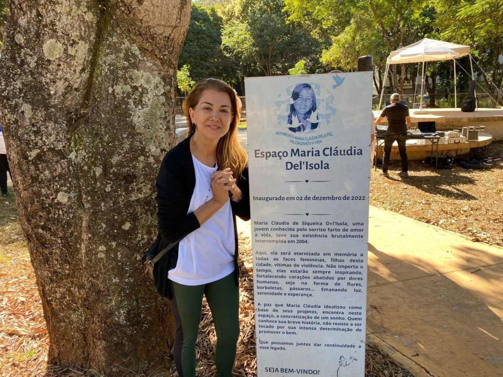 Amigos e familiares homenageiam a vida de Maria Cláudia Del'Isola